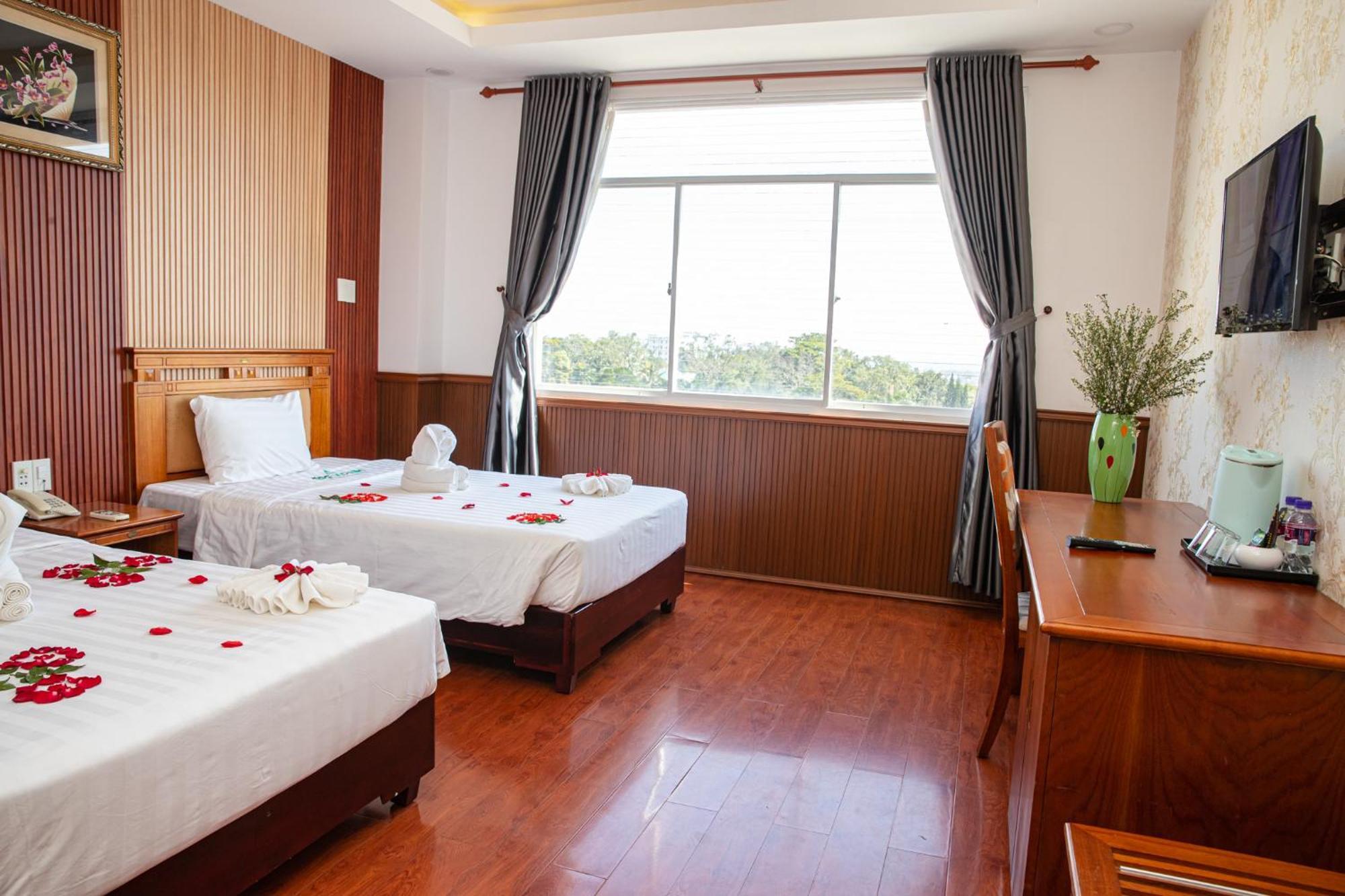 Tre Xanh Hotel Плейку Экстерьер фото