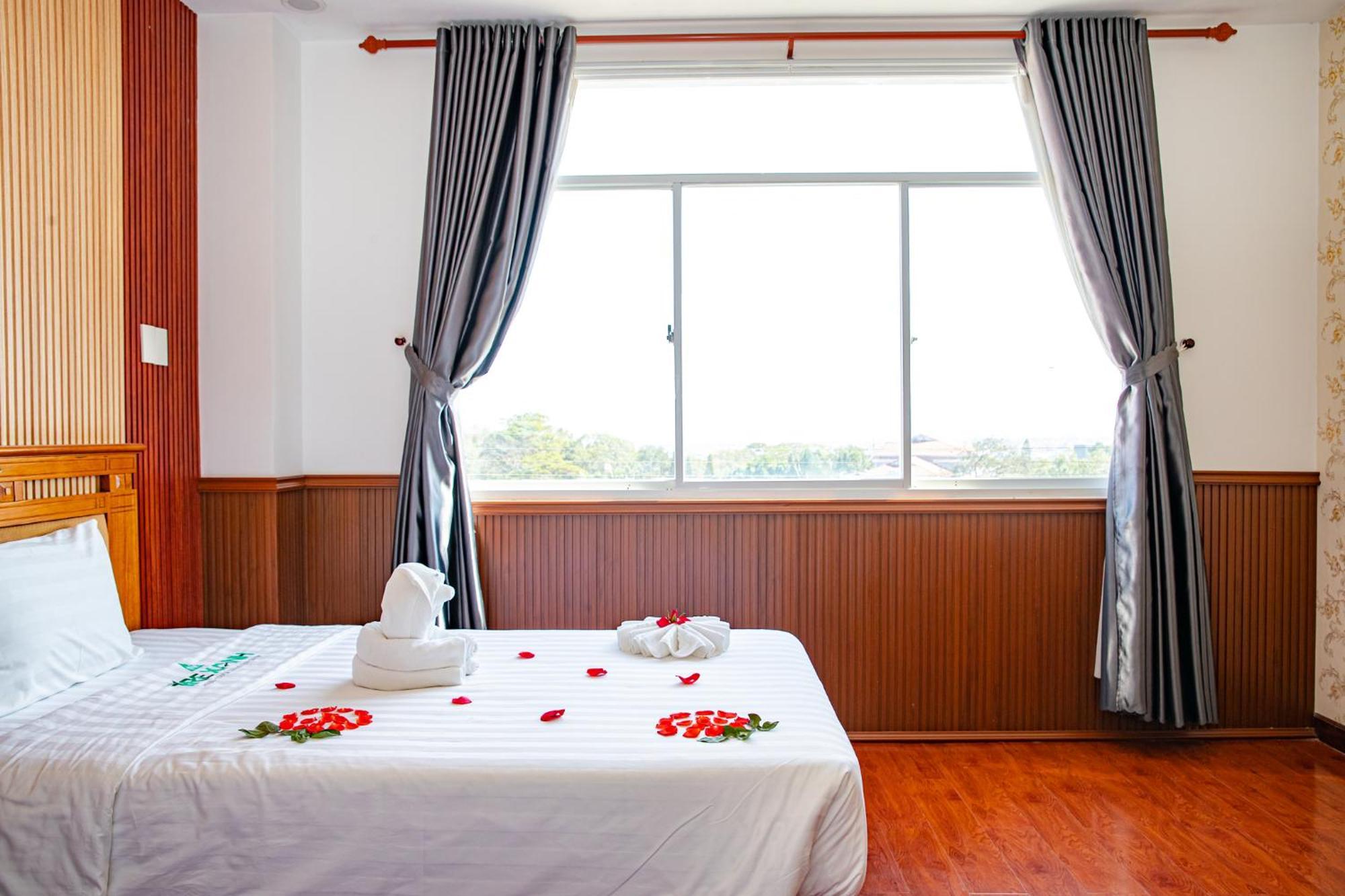 Tre Xanh Hotel Плейку Экстерьер фото